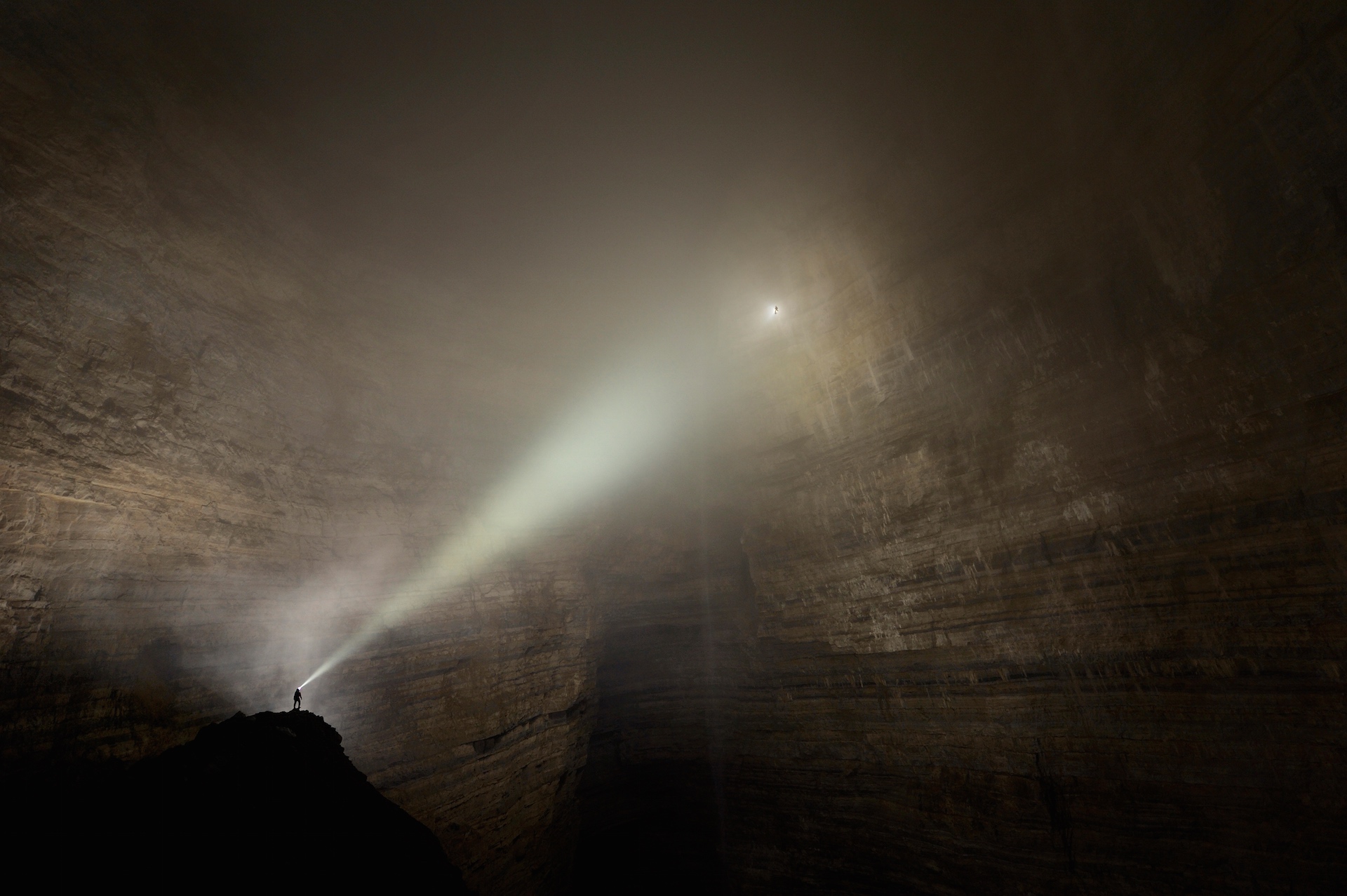 CLOUD LADDER HALL CLOUD LADDER HALL by ROBBIE SHONE